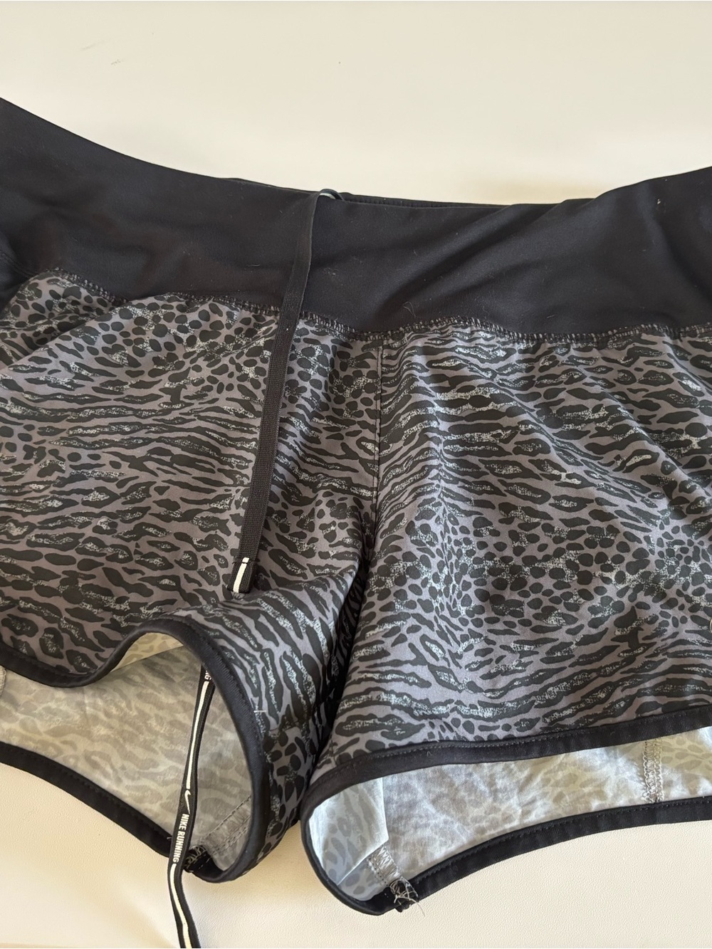 Nike Dri-FIT Women's Small Black Gray Cheetah Leopard Print Running Shorts
